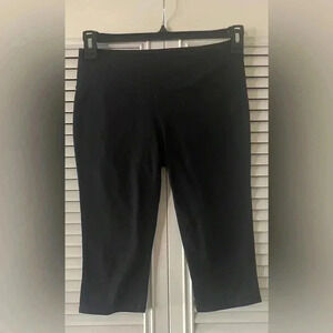 Athleta Women’s Chatutanga Knicker Stretch Black Capris SZ M